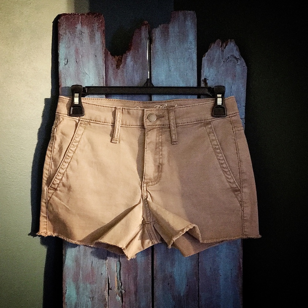 UNIVERSAL THREAD HIGHRISE SHORTIE CUTOFFS! NEW!